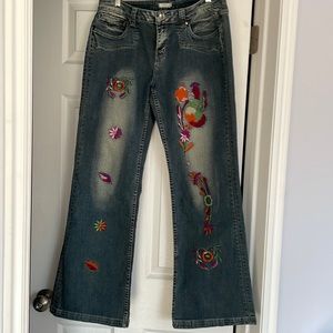 NWOT Embroidered jeans
